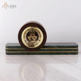 Đồng hồ gỗ óc chó, chi tiết đồng, đế đá marble tự nhiên. Phong cách retro