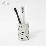 Bộ vệ sinh đá terrazzo trắng đốm nhiều màu