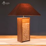Đèn bàn thân gỗ hình hộp chữ nhật
