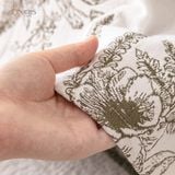 Chăn trải sofa in hoa xanh trên nền trắng