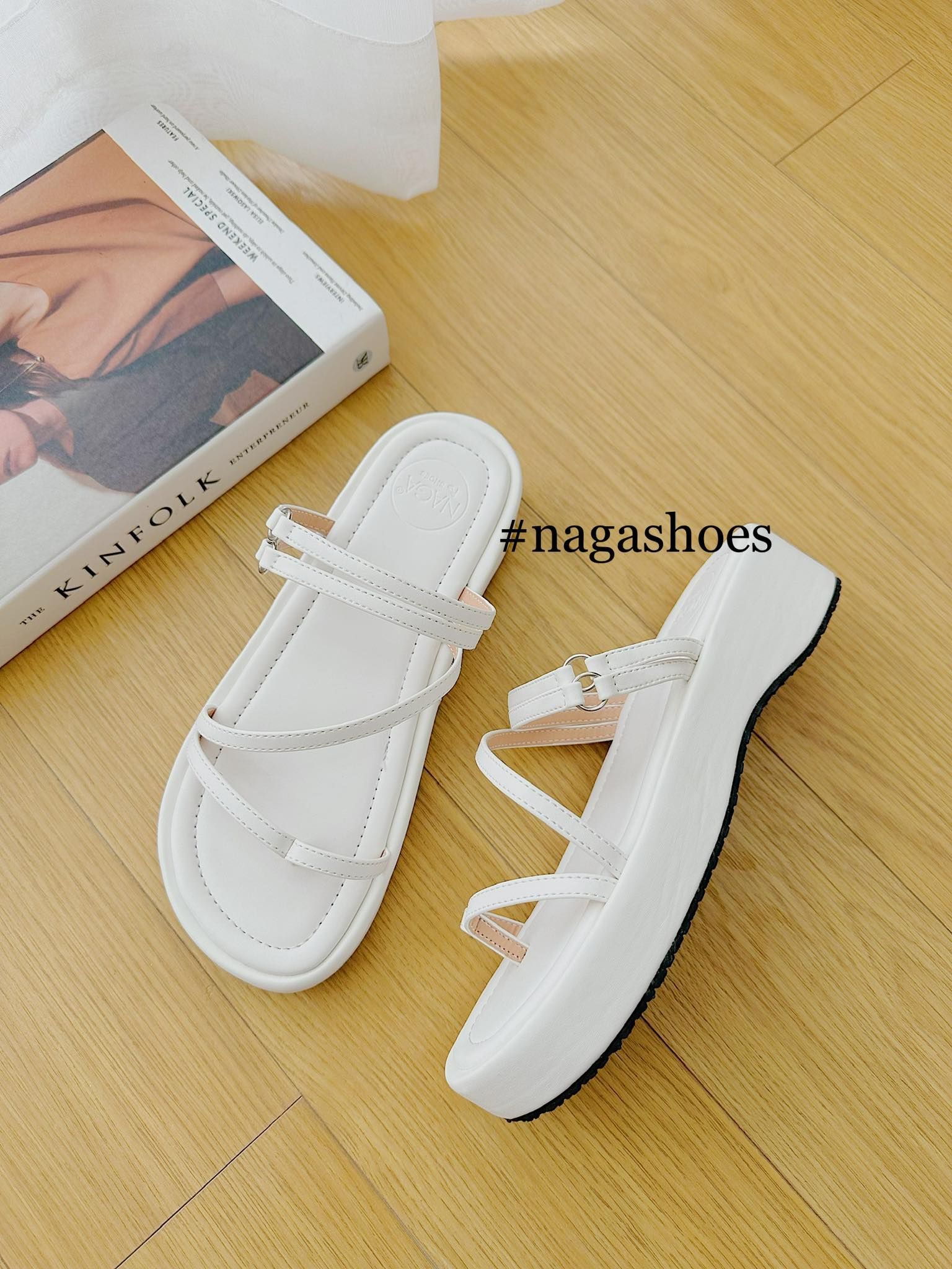  DÉP NAGASHOES ĐẾ BÁNH MÌ XỎ NGÓN & QUAI NGANG CÓ KHÓA 4P NAD244 