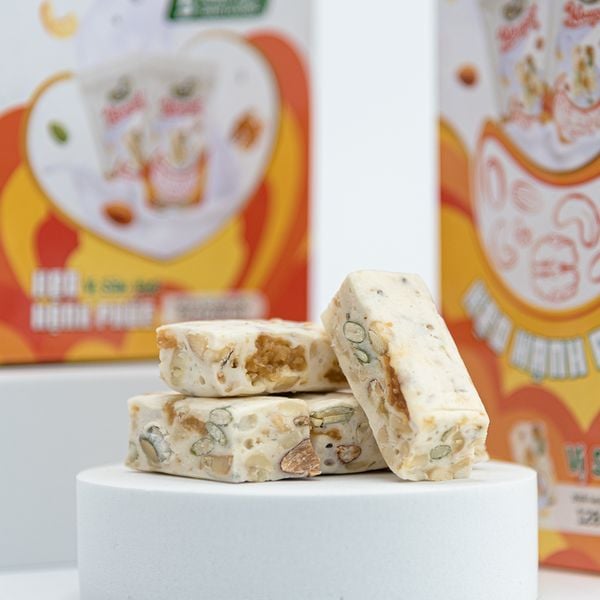 Kẹo Hạnh Phúc (Nougat) Faminuts Hộp Giấy 64g