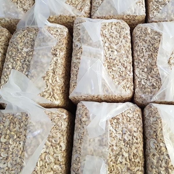 Hạt điều tươi nhân trắng vỡ đôi WS - Túi 1kg