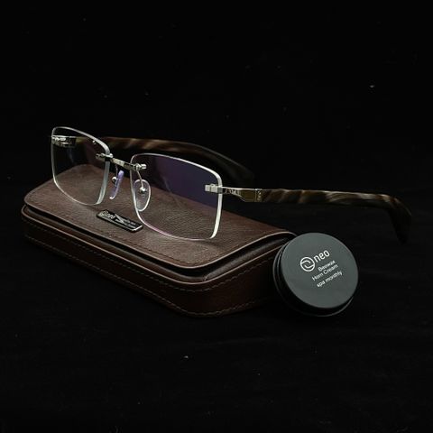 NR3169A C8 Brown & White - 