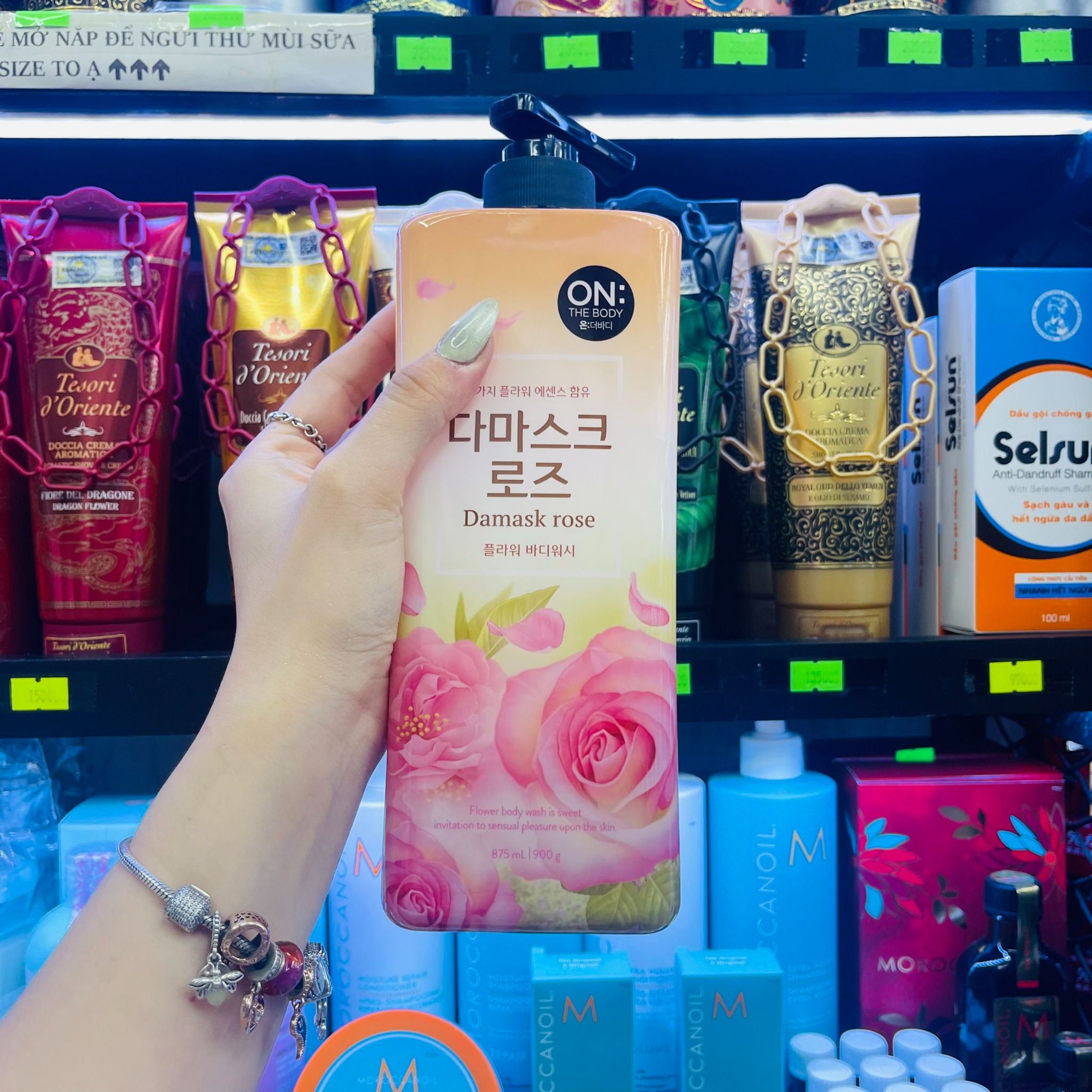  Sữa Tắm Nước Hoa On The Body Flower Damask Rose Body Wash Hàn Quốc 900g 