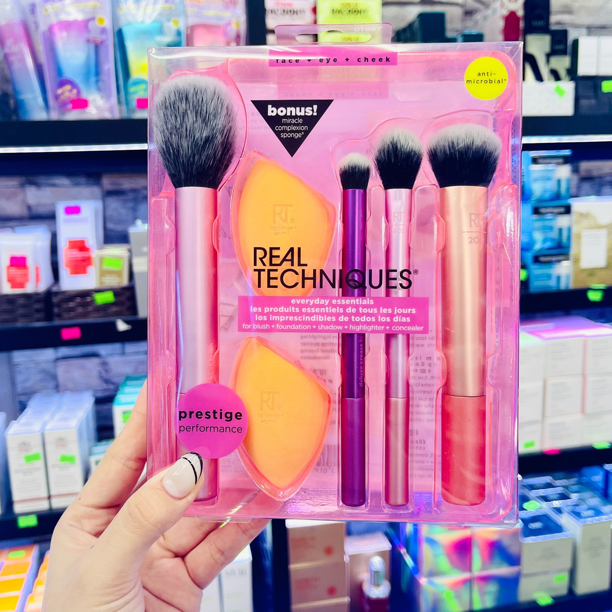 Bộ Cọ 4 Cây Kèm 2 Bông Mút REAL TECHNIQUES Everyday Essential Plus – Bicicosmetics