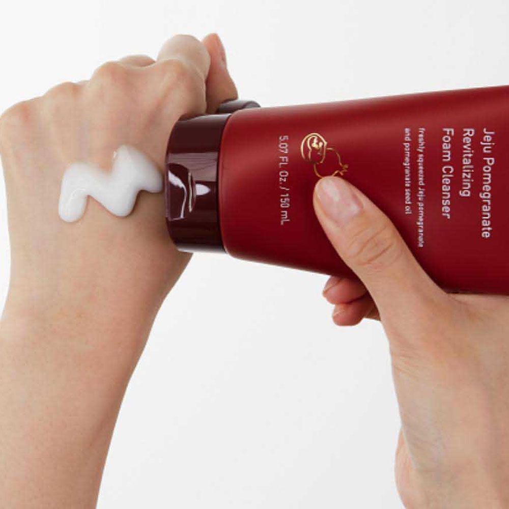  Sữa Rửa Mặt Dưỡng Trắng Da Innisfree Jeju Pomegranate Revitalizing (150ML) 