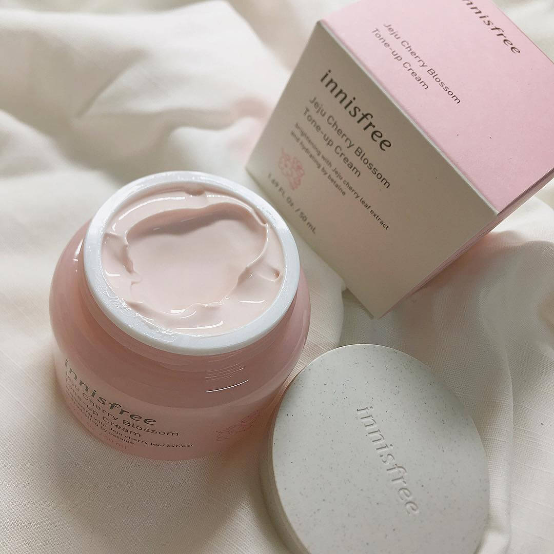 Kem Dưỡng Nâng Tông Da Chiết Xuất Hoa Anh Đào Innisfree Jeju Cherry Blossom Tone Up Cream