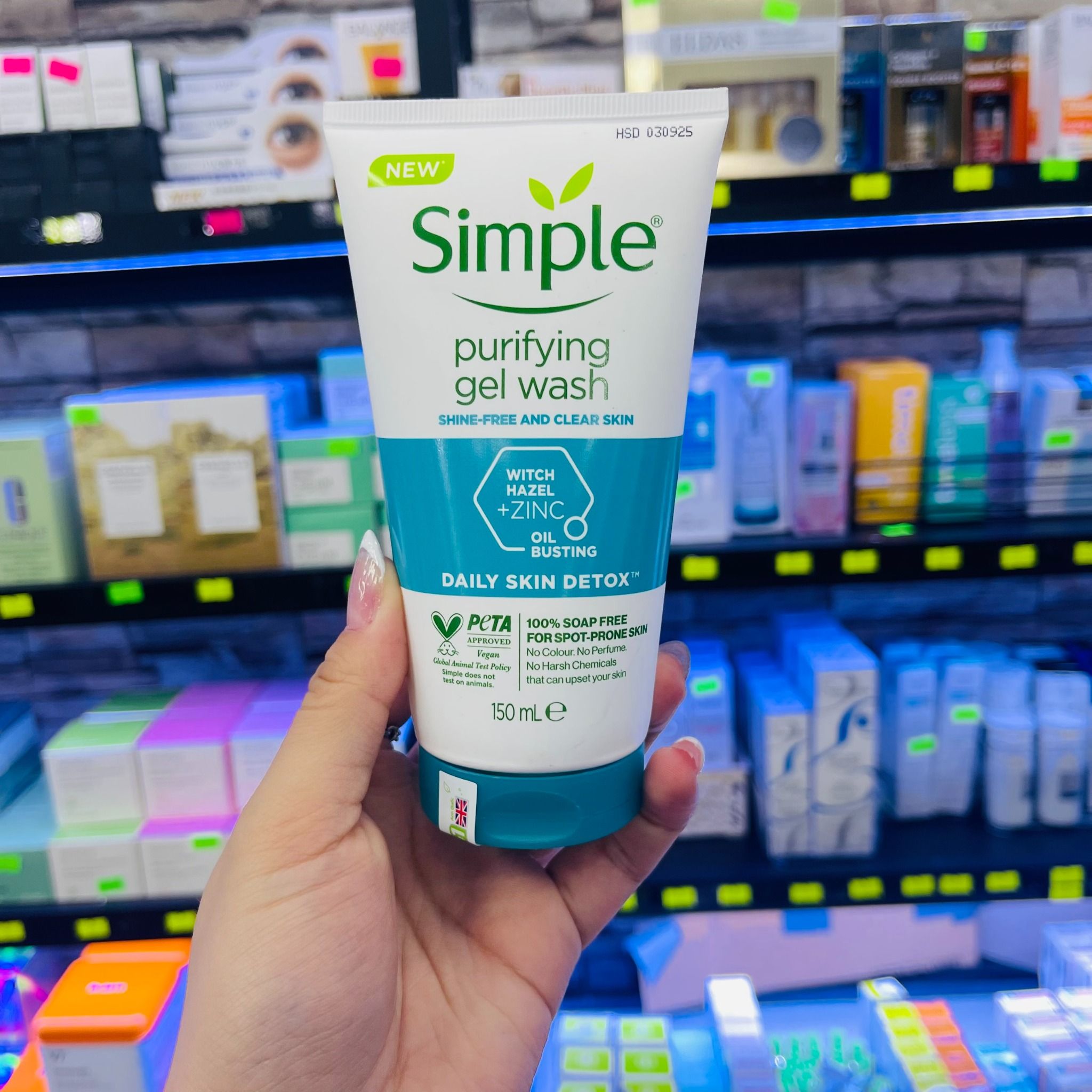  Sữa Rửa Mặt Dịu Nhẹ Không Chứa Xà Phòng SIMPLE Facial Wash 150ml 