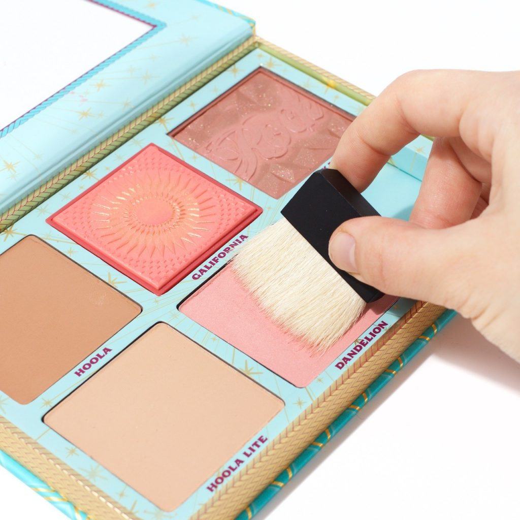 Bảng má hồng tạo khối của Benefit