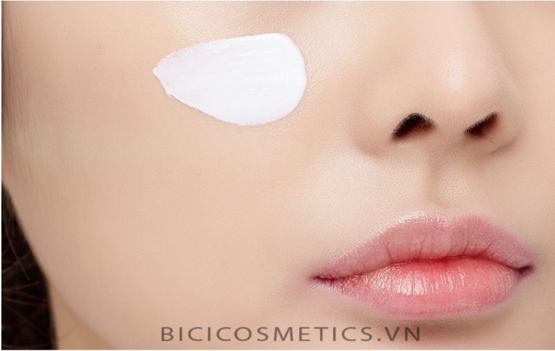Chất kem mỏng nhẹ, thẩm thấu nhanh vào da 1