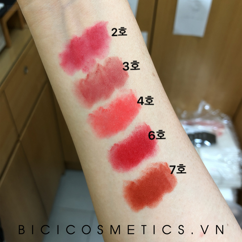 Innisfree Vivid Slimfit Tint swatch trên tay 1