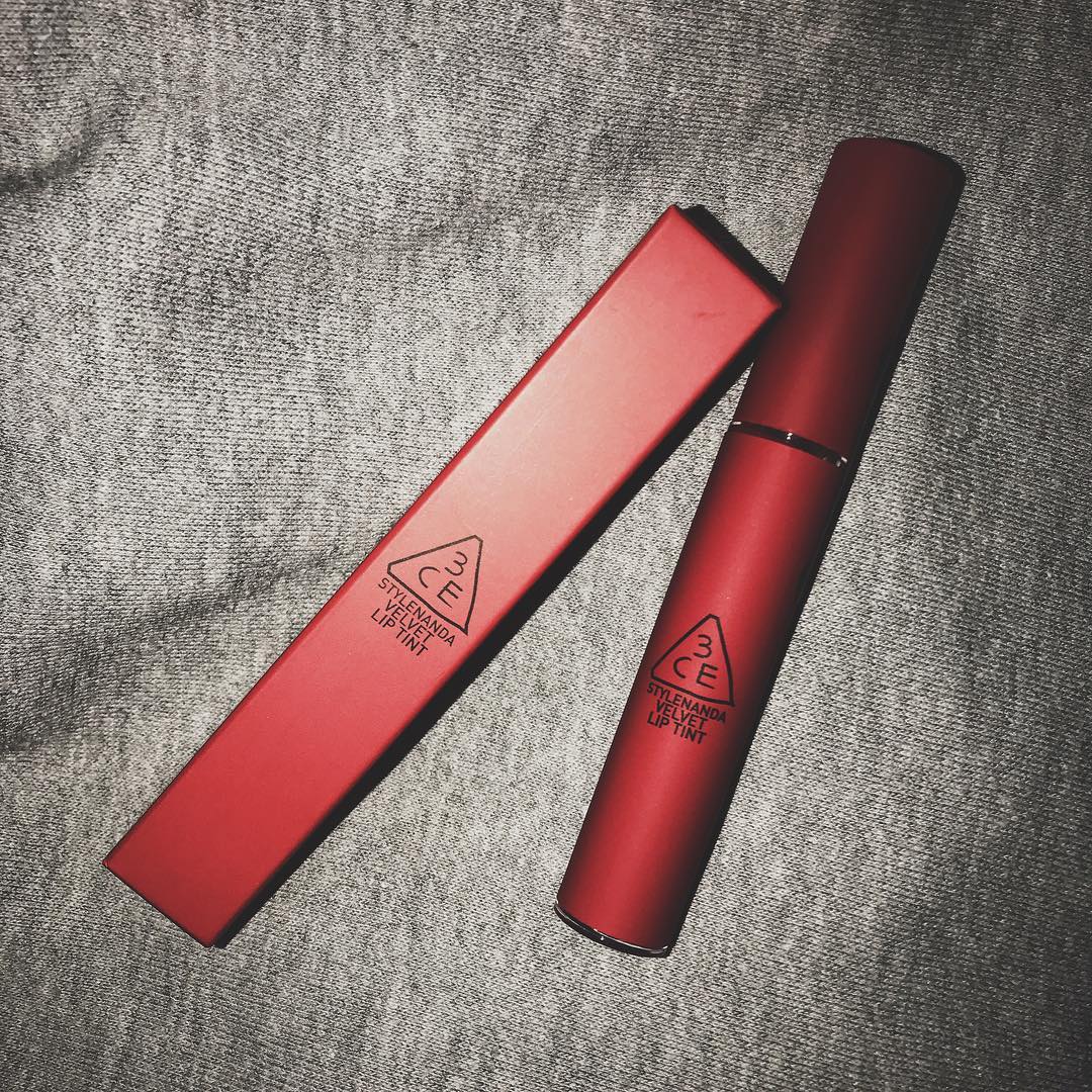 Thiết Kế Son 3CE Velvet Lip Tint Childlike (Đỏ Cam) 2 Thiết Kế Son 3CE Velvet Lip Tint Childlike (Đỏ Cam) 1