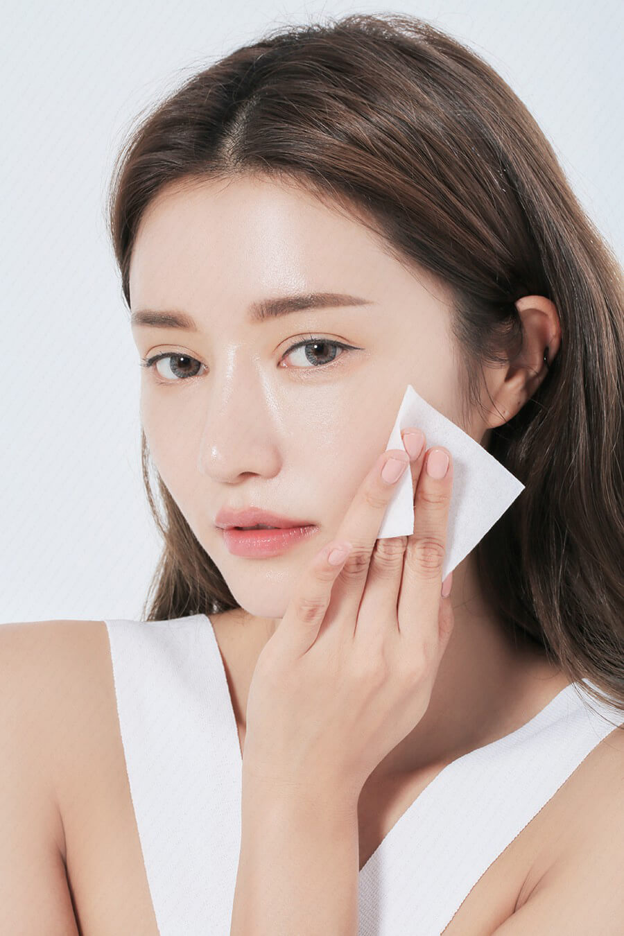 Việc đắp mask giấy sau khi thấm qua lotion sẽ tạo độ ẩm cho làn da trong thời gian dài - Bici Cosmetics