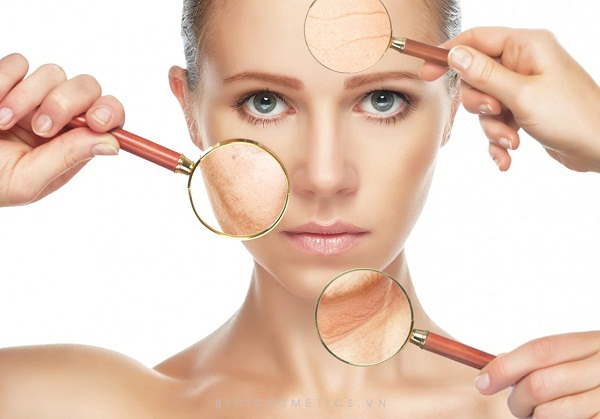 Dấu hiệu dễ dàng giúp nhận biết da bị lão hóa sớm là sự xuất hiện của các nếp nhăn nhẹ ở trán, khóe miệng, lông mày, đuôi mắt,… 1
