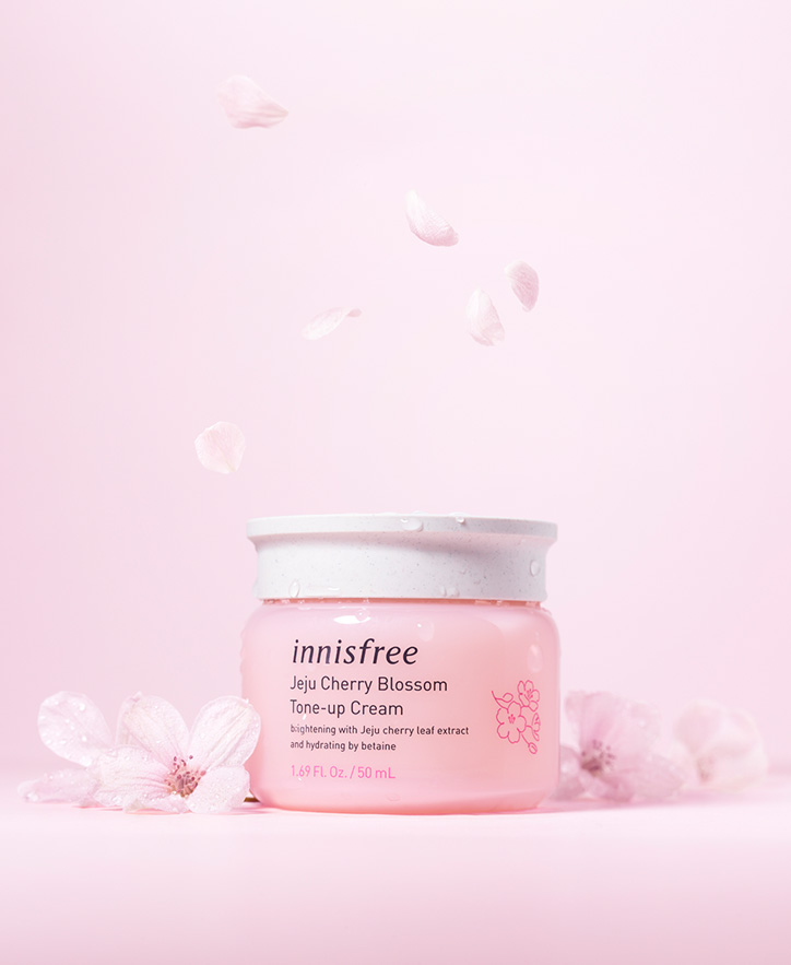 Kem Dưỡng Nâng Tông Da Chiết Xuất Hoa Anh Đào Innisfree Jeju Cherry Blossom Tone Up Cream 50ml