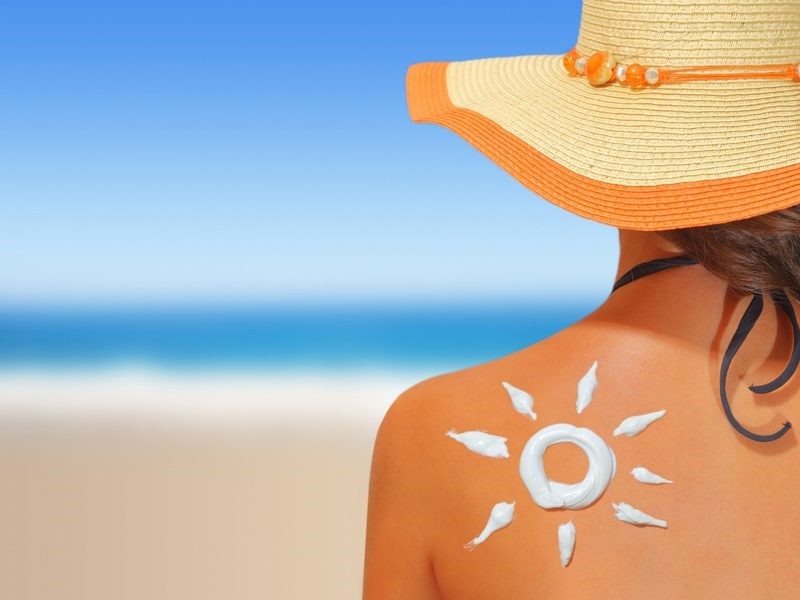 Nên chọn kem chống nắng nào để bảo vệ da khi đi biển – Bicicosmetics