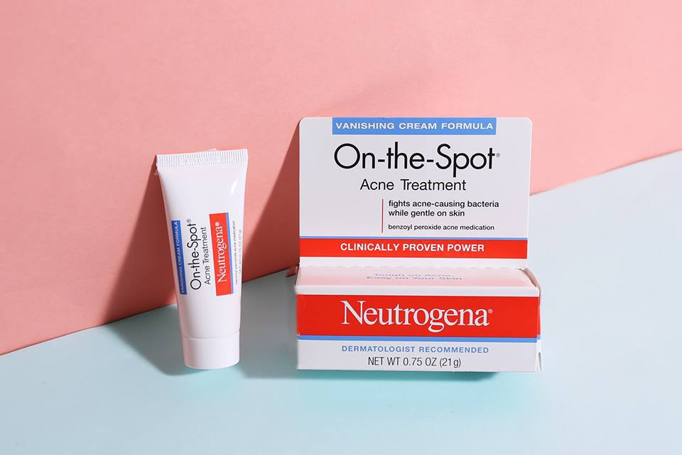 Kem Trị Mụn Neutrogena On The Spot Acne Treatment 1