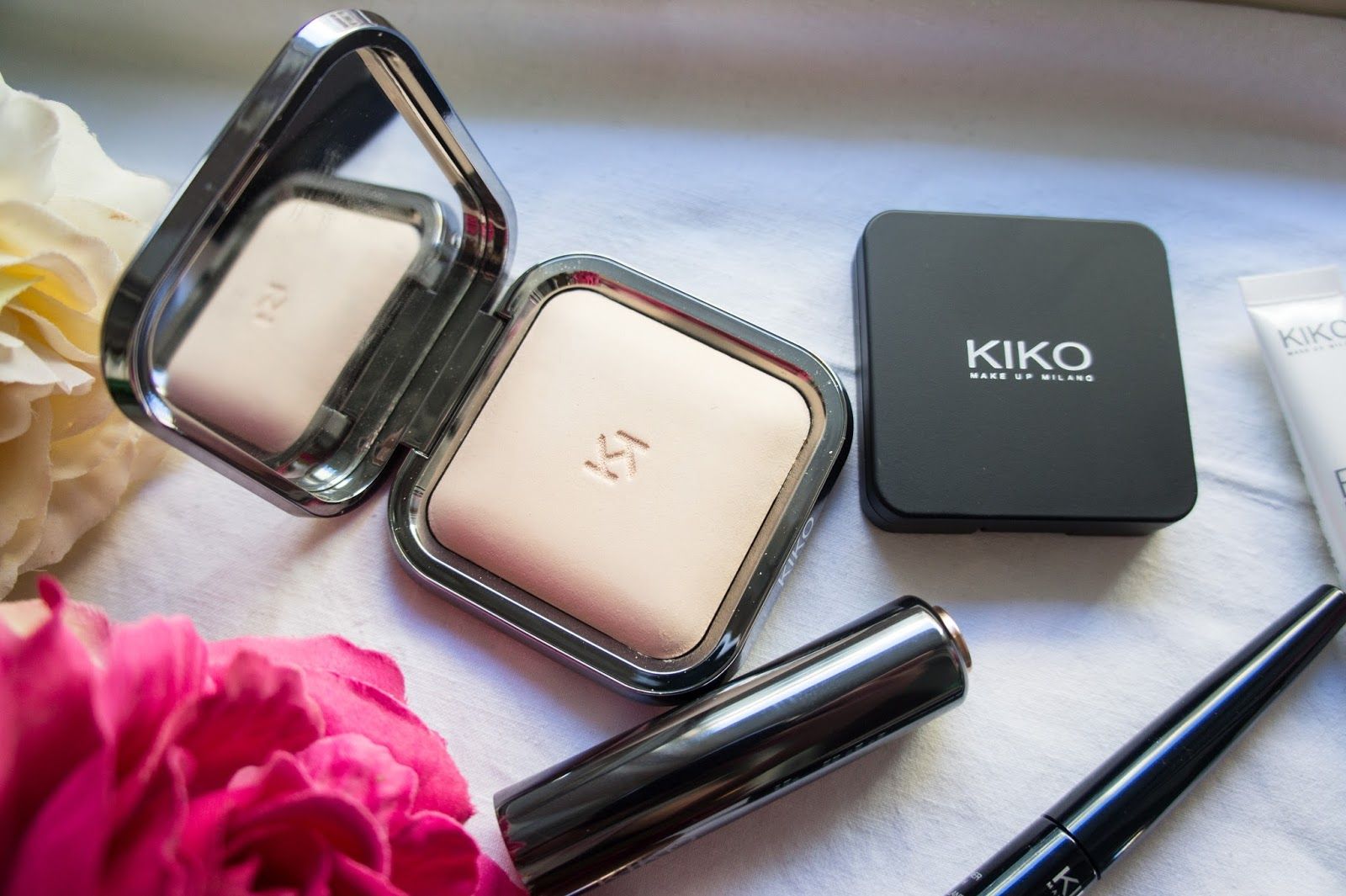 Phấn phủ nén Matte Fusion Kiko giúp lớp make up lâu trôi, kiềm dầu