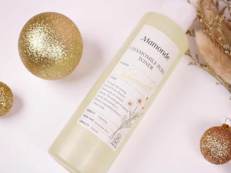 Nước Hoa Hồng Mamonde Chamomile Pure Toner được chiết xuất từ hoa chamomile