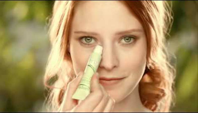 công dụng Simple Kind To Eyes Revitalising Eye Roll-On