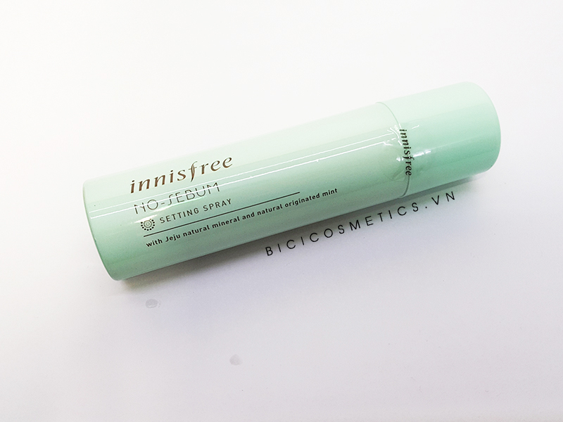Cận cảnh chai Xịt Khoáng Kiềm Dầu Innisfree No Sebum Setting Spray -bicicosmetics