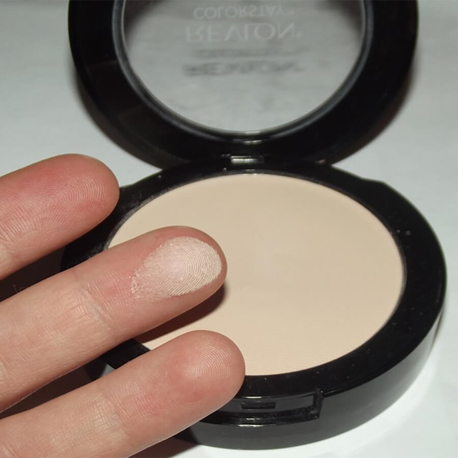 Chất kem Phấn phủ Revlon ColorStay Pressed Powder của Revlon