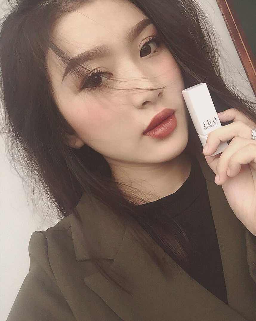 Son lên màu chuẩn, nhẹ môi, không làm lộ vân môi 1