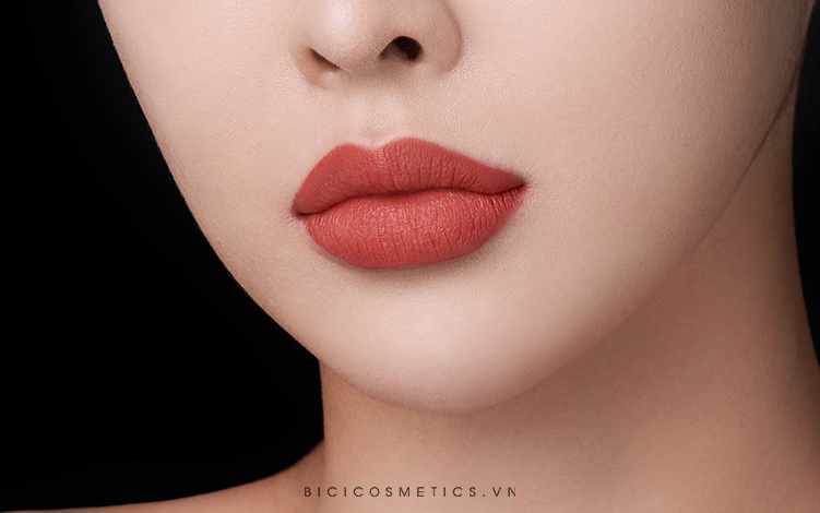 SAMU LIPSTICK -04 romantic mood swatch- bici cosmetics