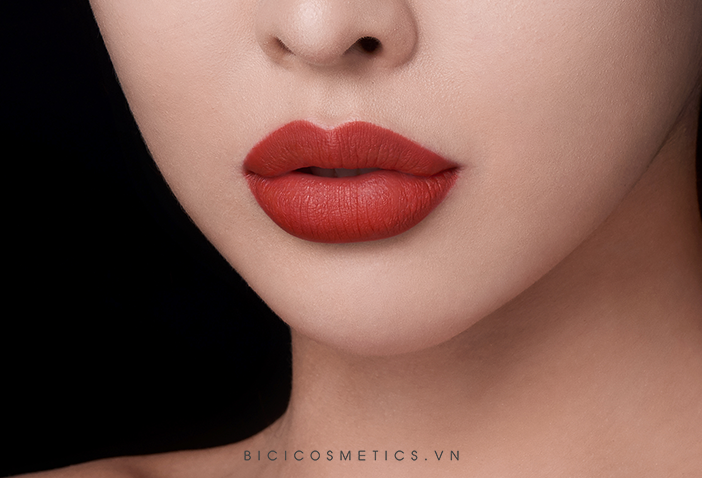 SAMU LIPSTICK - 05 classic road swatch - Bici Cosmetics
