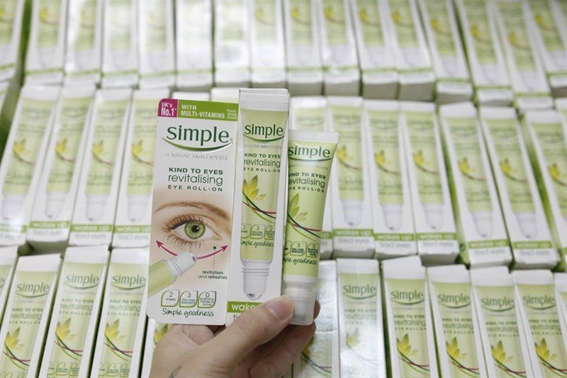 Simple Kind To Eyes Revitalising Eye Roll-On 15ml