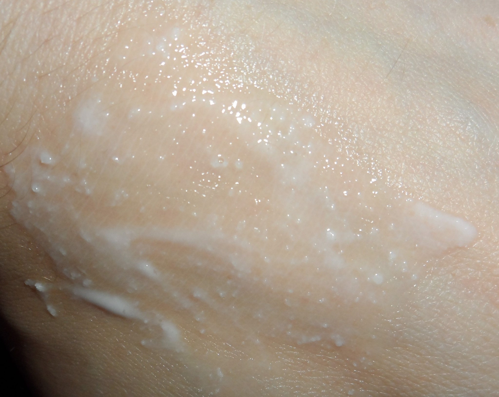 công dụng Tẩy da chết Simple Kind to Skin Smoothing Facial Scrub