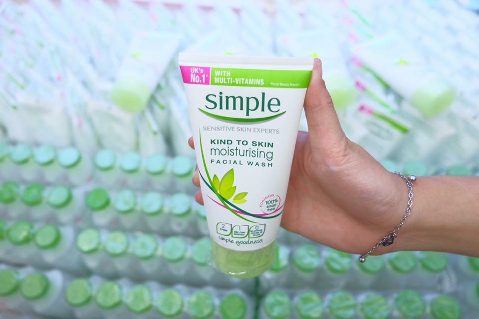 Sữa rửa mặt Simple Kind To Skin sua rua mat simple kind moisturising-facial-wash-150ml