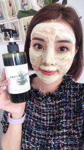 Sữa rửa mặt thải độc sủi bọt Super Vegitoks Cleanser có chiết xuất từ rau củ của thương hiệu Wonder Bath