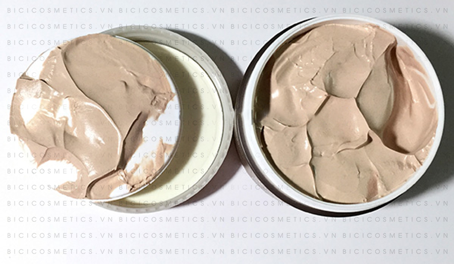 Mặt nạ Jeju Volcanic Lava Pore Mud Pack The Face Shopphù hợp với các làn da bị dầu- mụn