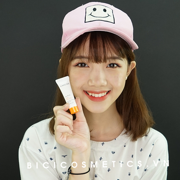 Công thức kem mỏng nhẹ, không dính và thẩm thấu nhanh chóng vào trong da 1