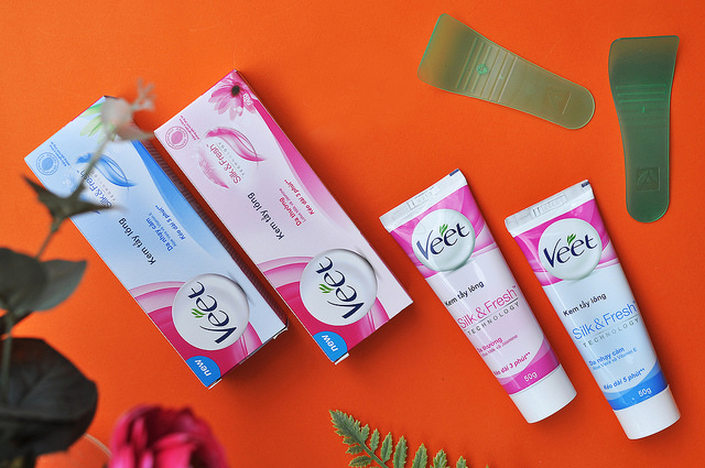 Kem Tẩy Lông Veet Silk & Fresh giúp tẩy lông nhưng đồng thời cũng dưỡng ẩm da 1