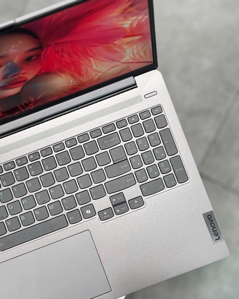 [Open Box] - Lenovo IdeaPad 5 Pro AMD Ryzen 7 8745H/ 24GB/ 1TB/16
