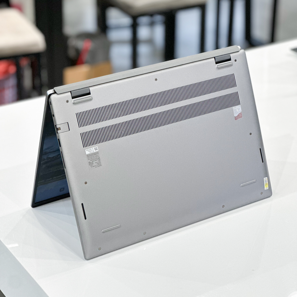 [Open Box] - Dell Vostro 5620 i7-1260P 16Gb/ 512Gb/ 15.6″ FHD