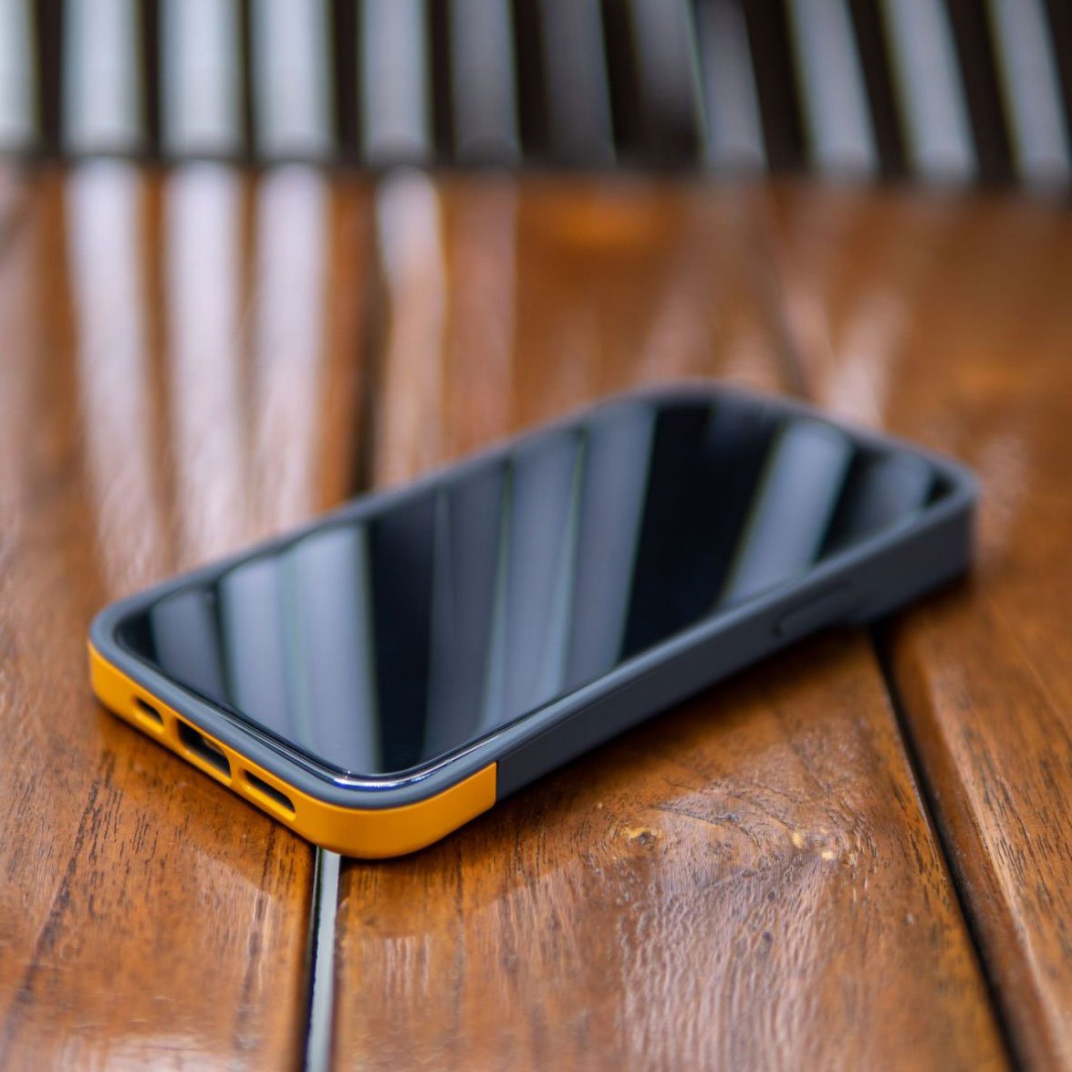 Ốp lưng iPhone 13 Pro Elago Glide