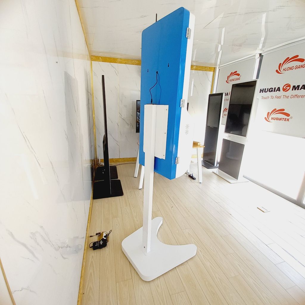 Kiosk tra cứu thông tin kết hợp đo thân nhiệt & sát khuẩn  Model MH215-WI