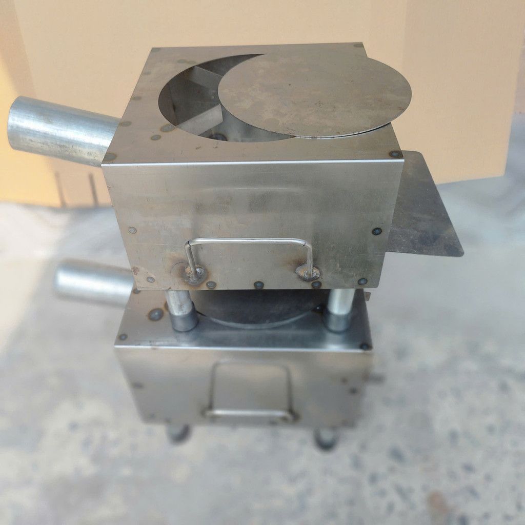 Bếp củi cải tiến HươngGiang siêu bền hình vuông V42 chống đen nồi,có ống khói thoát, bệ đỡ củi,hứng tro