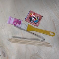Đồ dùng 1 lần tiện lợi dành cho nướng :1 cặp bao tay nylon, kẹp gắp inox, 10 xiên tre, cọ quét dầu