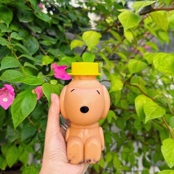 Chai nhựa đựng trà sữa hình Snoppy 350ml Siêu Đáng Yêu - Hủ nhựa đựng trà sữa, bánh kẹo giá sỉ cực tốt
