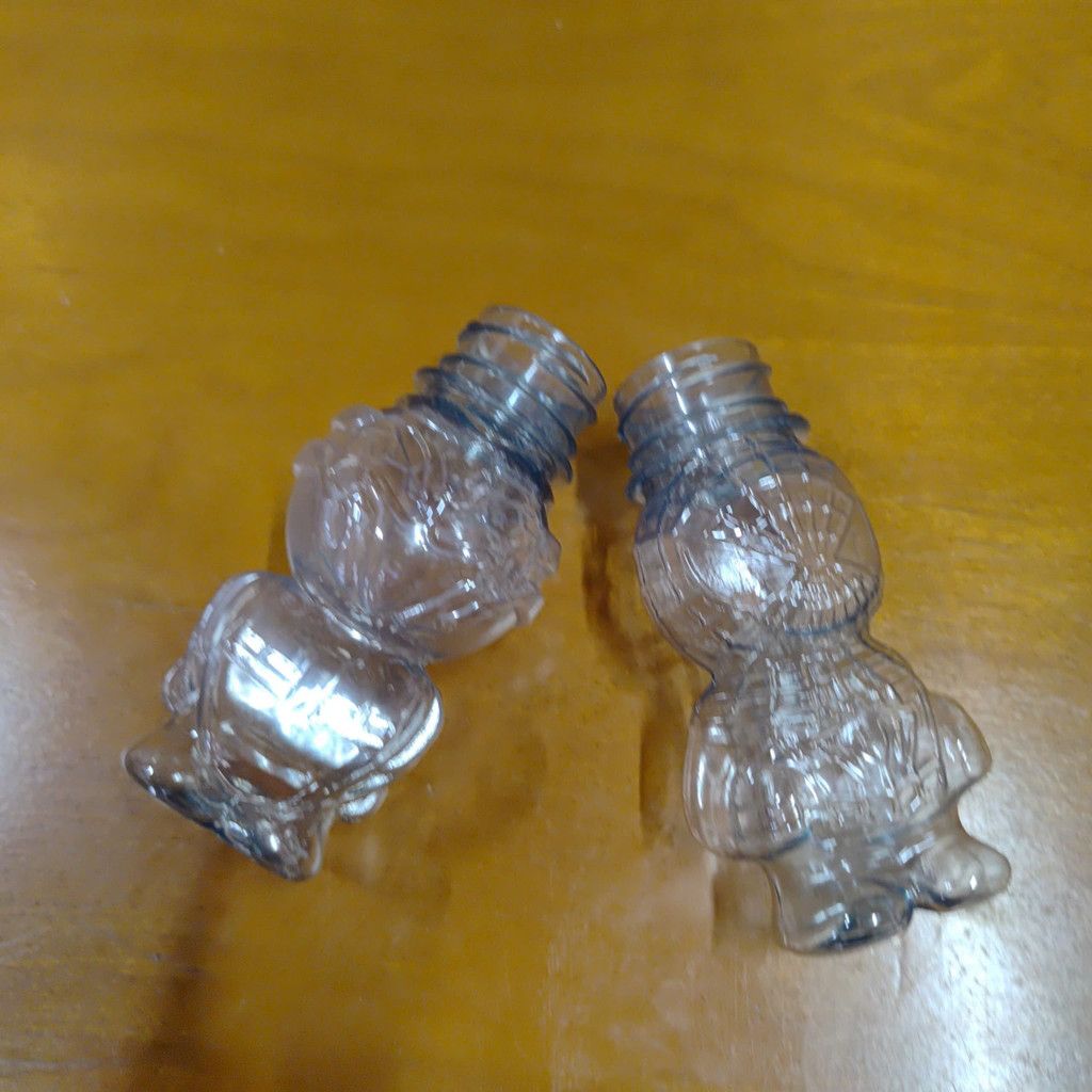 Chai nhựa 100ml đựng cốm , kẹo kèm nắp màu trắng - Chai hình con ong & người nhện đáng yêu, cứng cáp