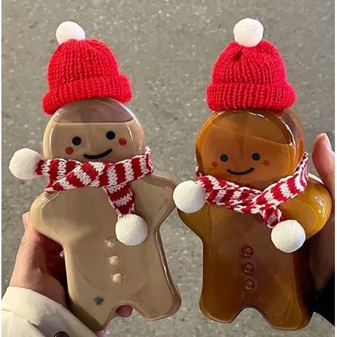Chai nhựa pet 500ml đựng trà sữa hình bánh quy gừng trang trí giáng sinh có in biểu cảm đáng yêu.