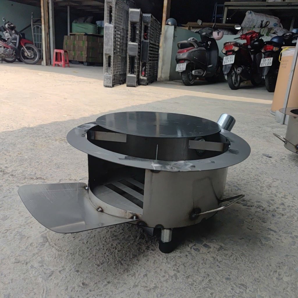 Bếp Củi Cải Tiến Hương Giang Tròn 50cm–Chắc chắn, Chống Đen Nồi, Có Ống Khói, Bệ Đỡ Củi & Hứng Tro