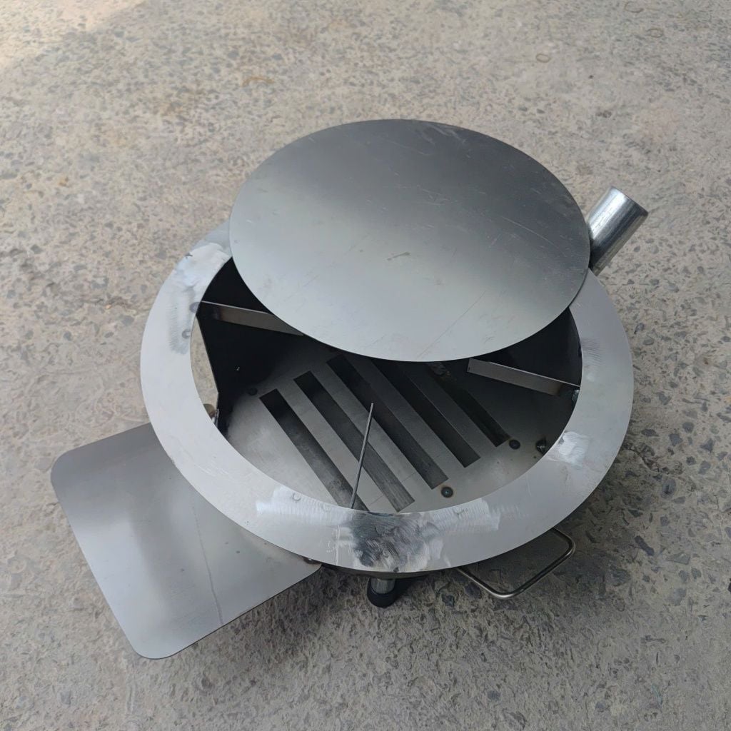 Bếp Củi Cải Tiến Hương Giang Tròn 50cm–Chắc chắn, Chống Đen Nồi, Có Ống Khói, Bệ Đỡ Củi & Hứng Tro