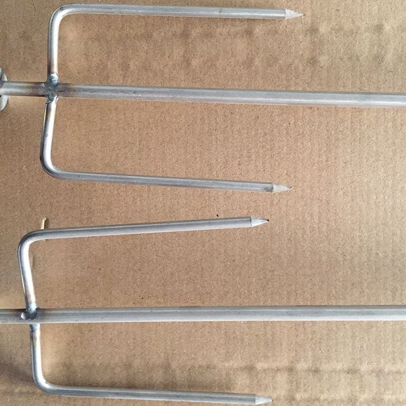 Xiên nướng gà vịt cho máy quay tự động, cán gỗ, thân inox hình đinh ba dài 60cm