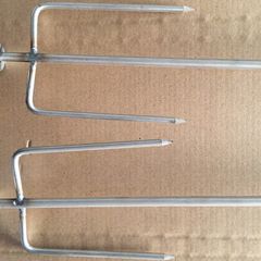 Xiên nướng gà vịt cho máy quay tự động, cán gỗ, thân inox hình đinh ba dài 60cm